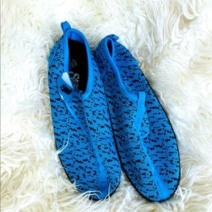 New Strand Water Shoes Size 10
